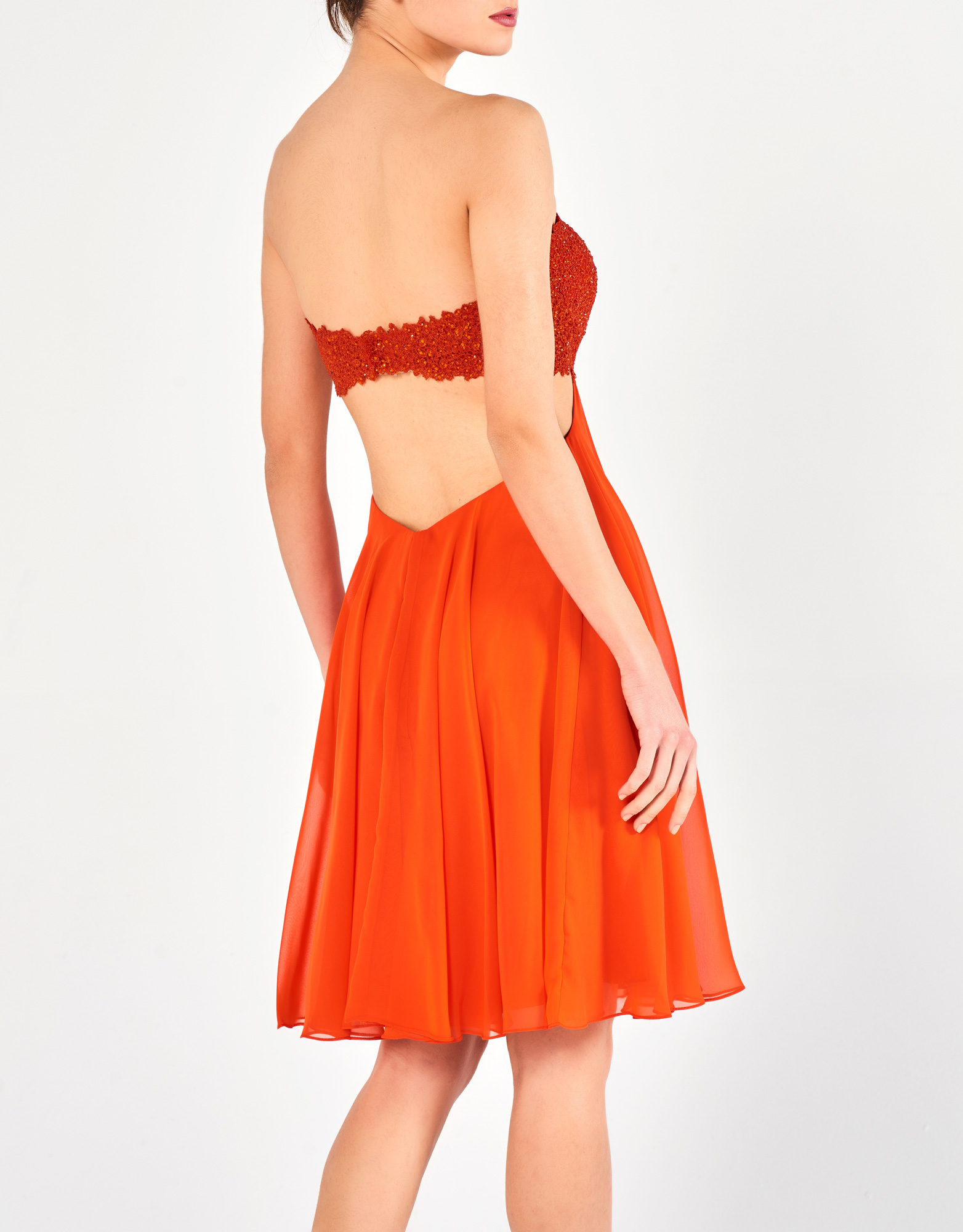 SALLIE - Φόρεμα κοκτέιλ κοντό εξώπλατο με κέντημα