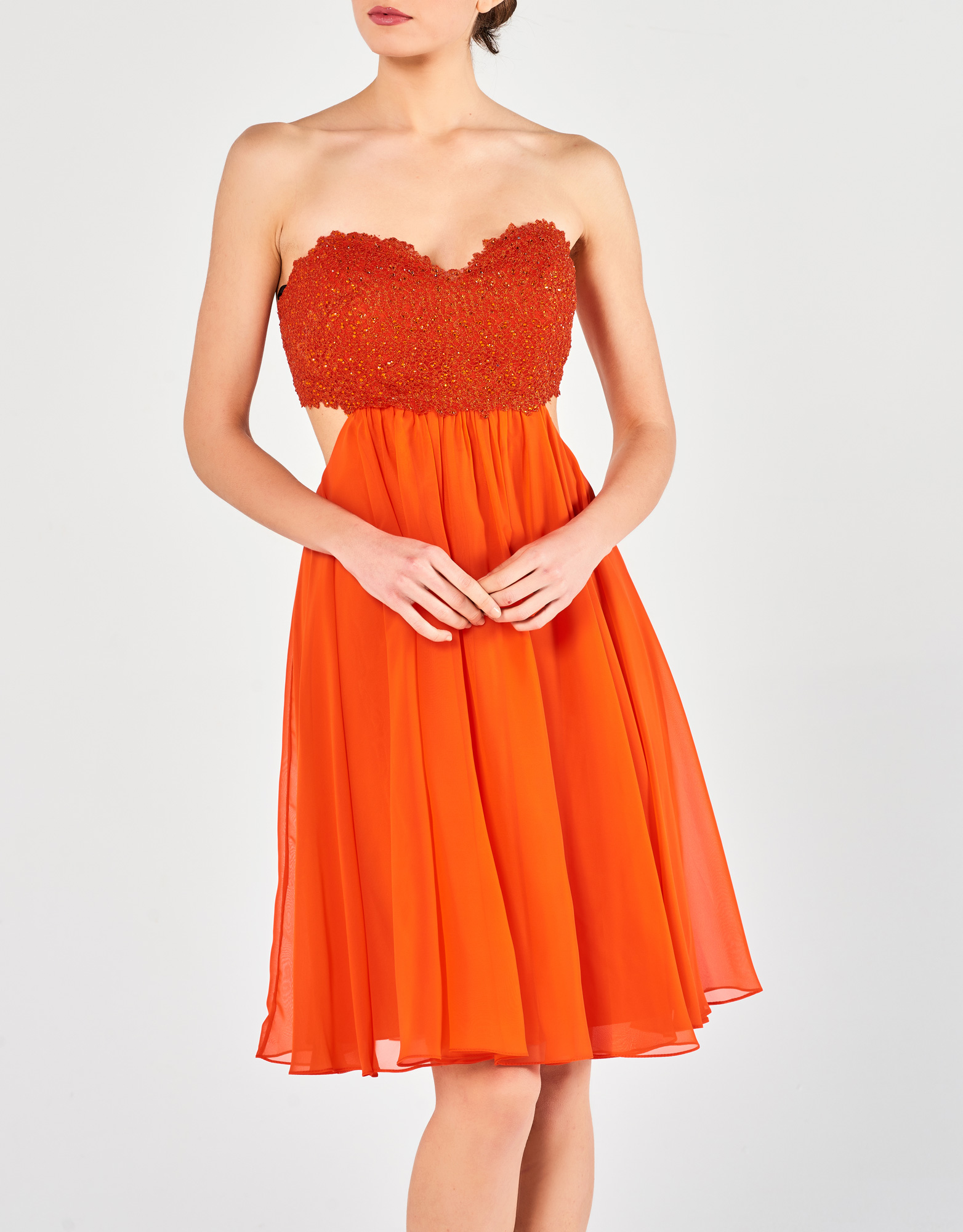 SALLIE - Φόρεμα κοκτέιλ κοντό εξώπλατο με κέντημα